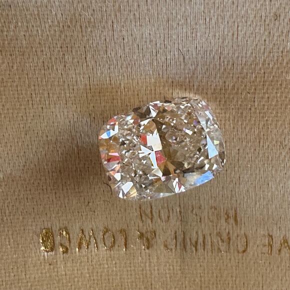 2.02 ct VVS2 Lab Certified Cushion Cut diamond - Picture 2 of 10